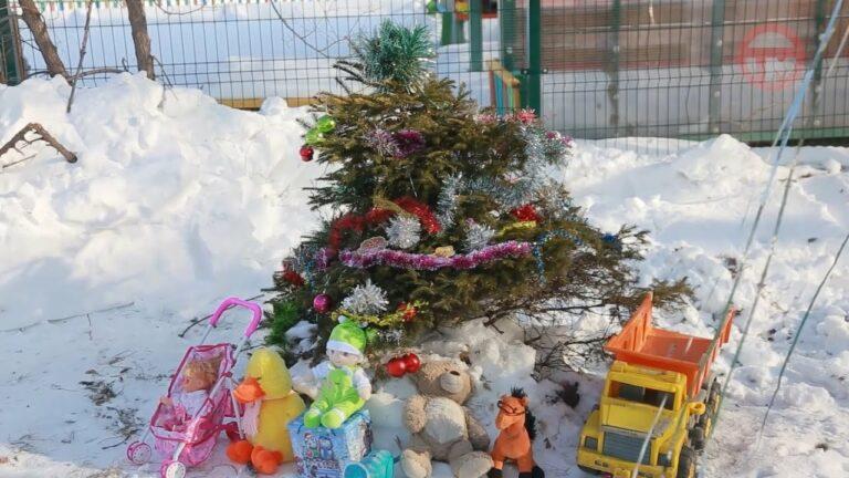 По-новогоднему украсили дворы села Корсаковки