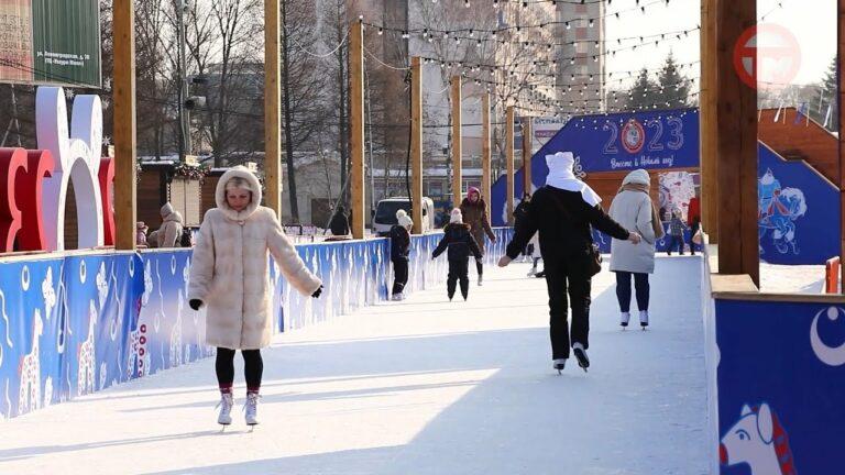 Горки и каток в зимнем городке на выходных не будут заливать из-за потепления в Уссурийске