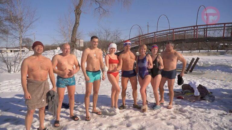 В прорубь реки Комаровки окунулись уссурийские моржи