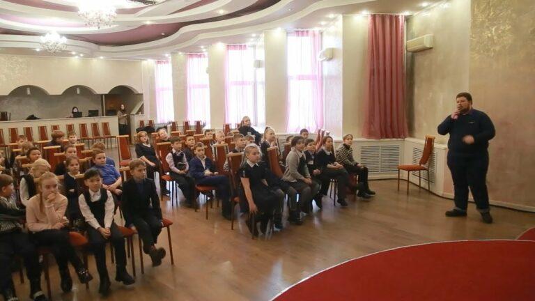 Интеллектуальную игру по творчеству режиссера Леонида Гайдая провели в Доме Культуры «Дружба»