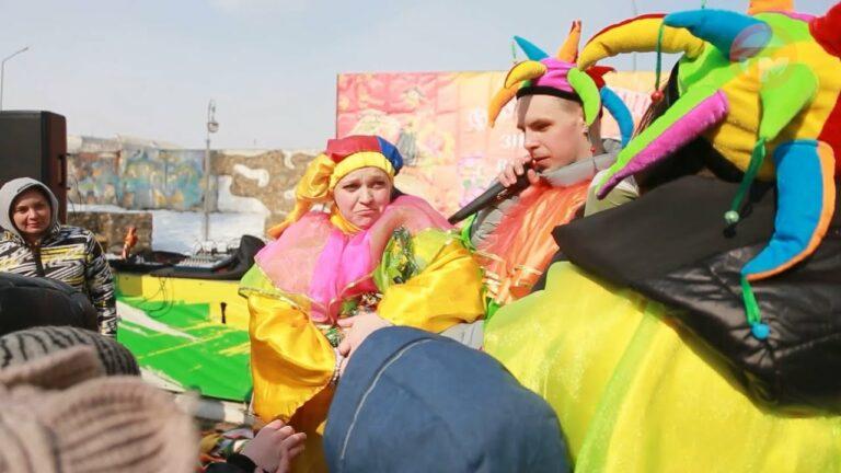 Широка масленица. Праздник стартовал с гуляний в городском парке