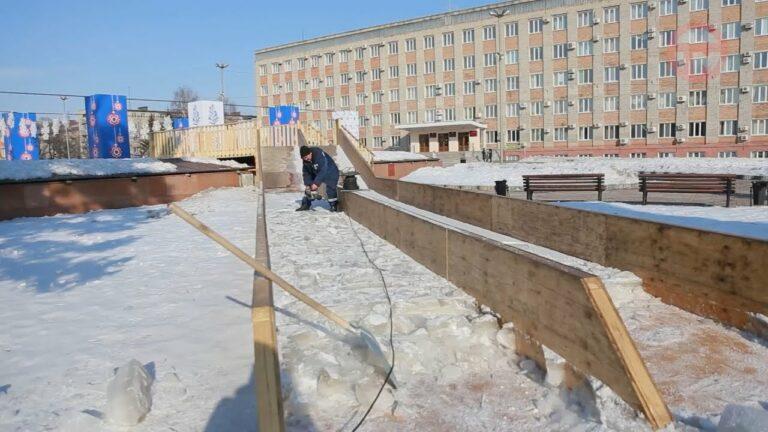 Зимний городок начали демонтировать на площади Уссурийска