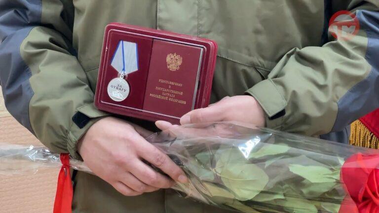 Медали за отвагу вручили уссурийцам. Торжественная церемония прошла в городском военкомате