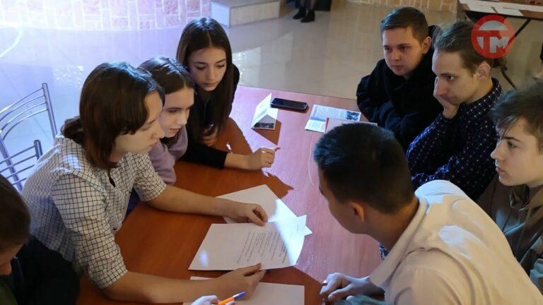 Квиз «Избирательное право» прошёл в молодежном центре «Горизонт»