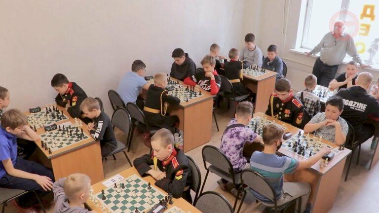 Бои на клетчатой доске. Шахматный турнир свёл детей в бескомпромиссных партиях