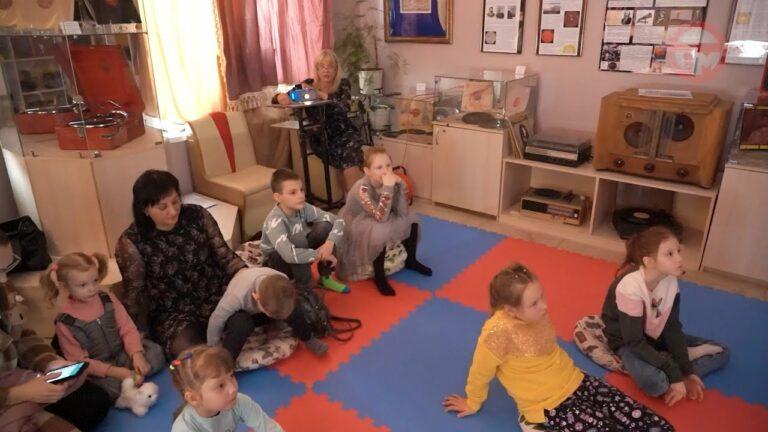 Яркие картинки ожили в городском музее. Проект «Сказки на плёнках» запустили для детворы