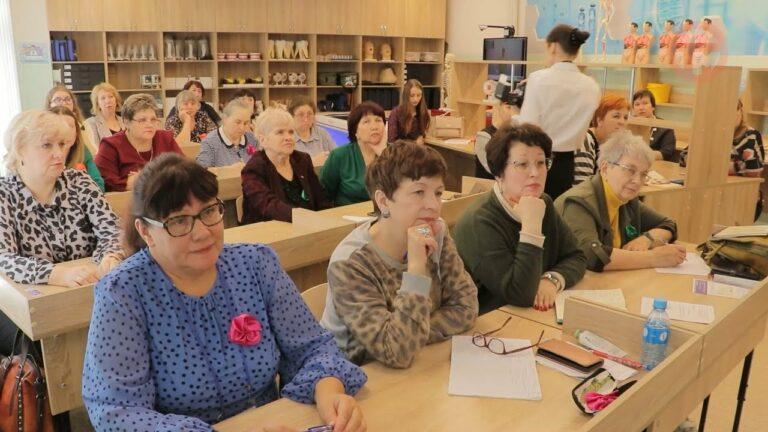 О работе на современном оборудовании и способах подготовить детей к ЕГЭ рассказали педагогам края