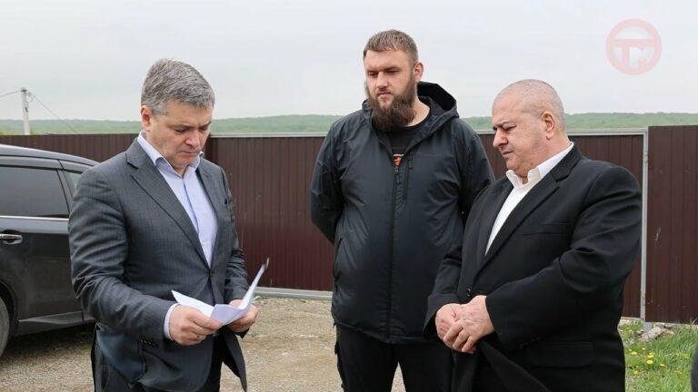 Глава на выезде. Евгений Корж проехал по адресам жалоб уссурийцев