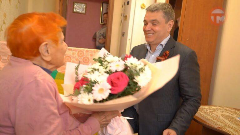 Трое ветеранов получили поздравления от главы округа Евгения Коржа ко Дню Победы