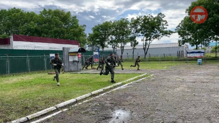 Уссурийские школьники стали участниками военно-тактической игры «Путь героев»
