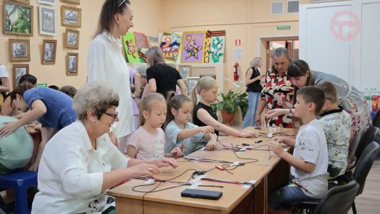 Оберег для папы сплели дети участников СВО