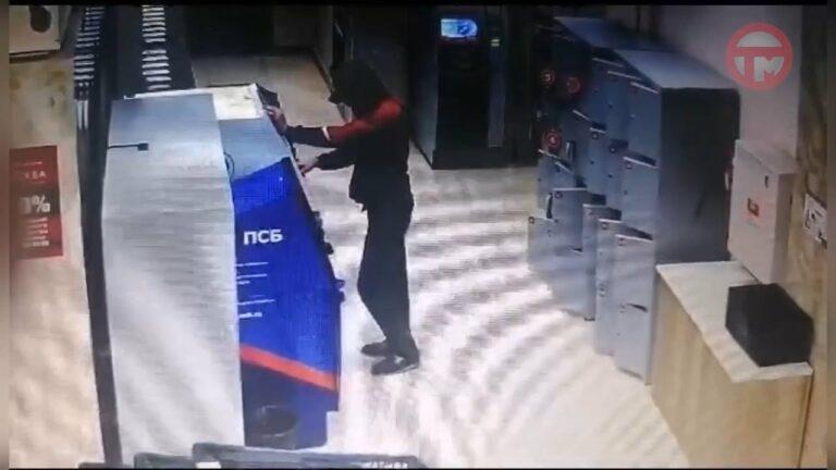 200 тысяч рублей похитили с банковского счета злоумышленники у гостя города