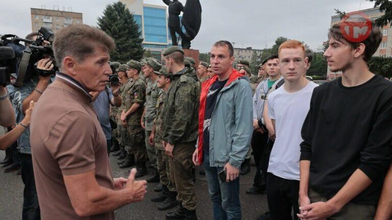 Общее построение добровольцев, военных, спасателей прошло в центре Уссурийска