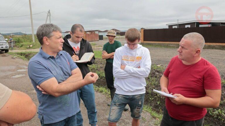 Сегодня глава округа Евгений Корж встретился с жителями микрорайона Загородного