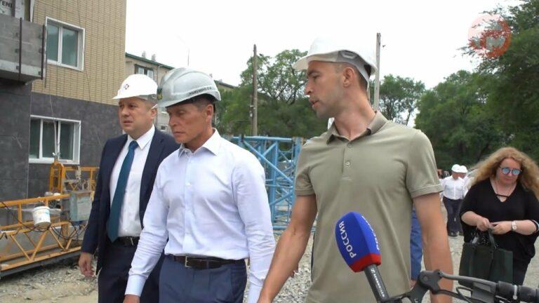 Как идёт строительство домов по программе переселения проверил губернатор Приморья Олег Кожемяко