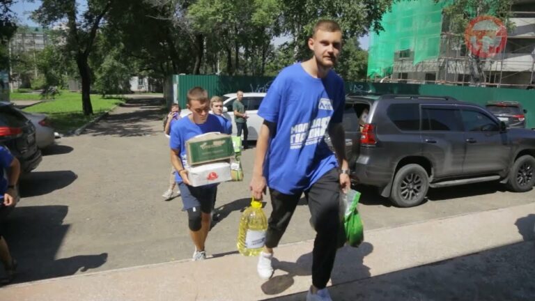 Центр приёма гуманитарной помощи работает практически круглосуточно