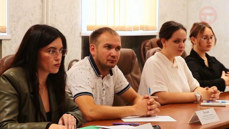 Круглый стол по теме «Молодежь и политика» прошел в Думе округа