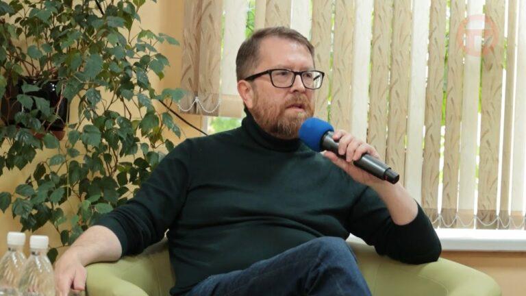 Писатель Андрей Геласимов встретился с уссурийцами в Центральной библиотеке города