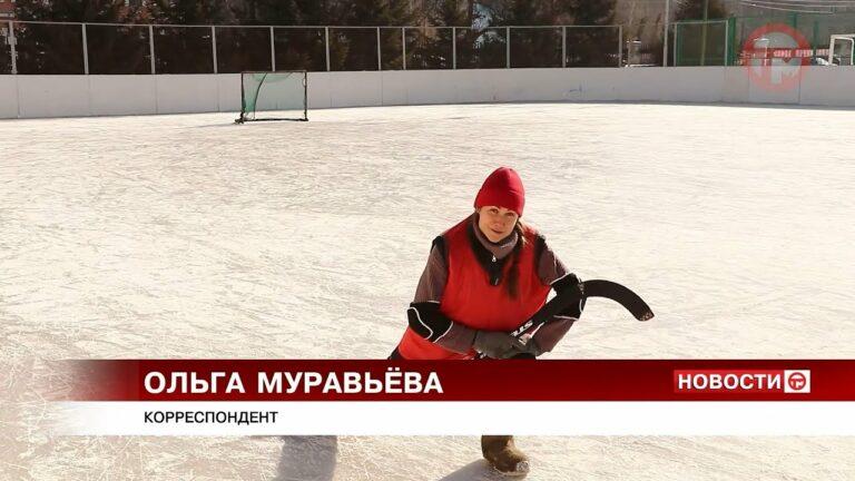 Соревнования по хоккею в валенках среди трудовых коллективов прошли на городском стадионе.