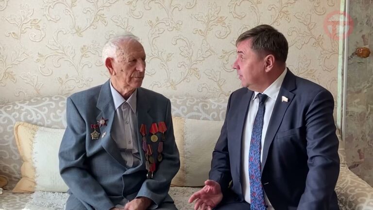 Ветеран Великой Отечественной Войны Георгий Штыков принимал поздравления с Днем Победы