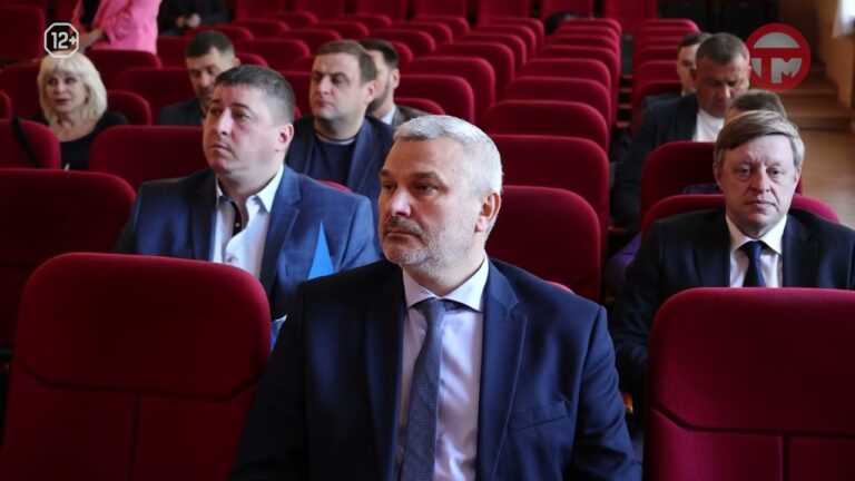 Депутаты округа на заседании думы