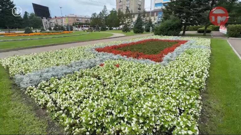 Бригада участка «Роза» работает на центральной площади Уссурийска