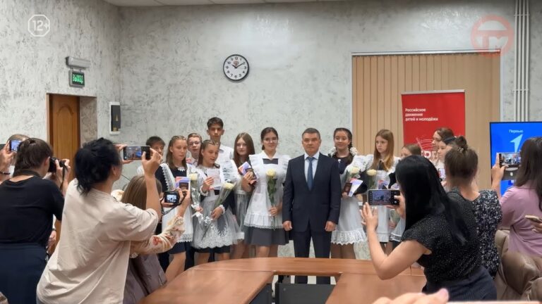 Паспорта Российской Федерации получили школьники Уссурийска