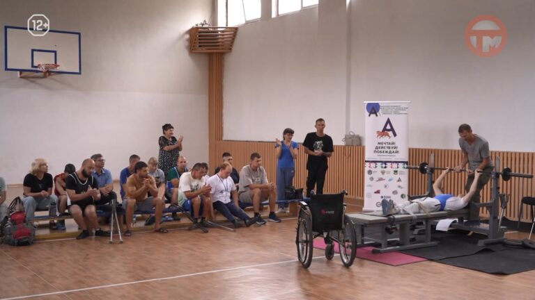 Соревнования по жиму лежа прошли в автомобильном колледже Уссурийска