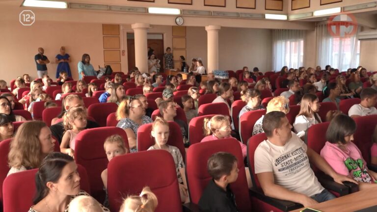 Участники семейных игр получили фирменные наборы