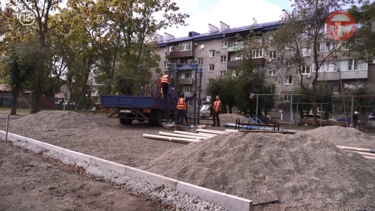 Строительство детской площадки началось на улице Тургенева, 8