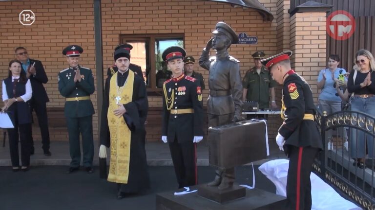 «Воспитанникам, считавшим дни до отпуска, посвящаю!»