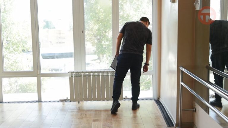 Пол в танцевальном зале и часть новой дороги проверили народные наблюдатели