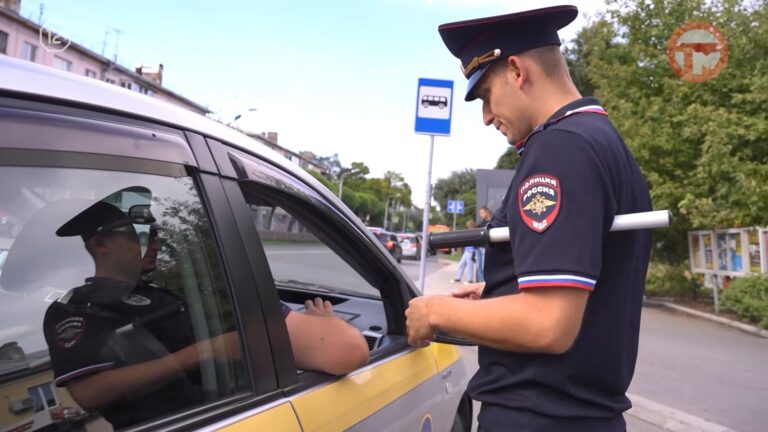 Сотрудники Госавтоинспекции Уссурийска проверили автотранспорт в центре Уссурийска