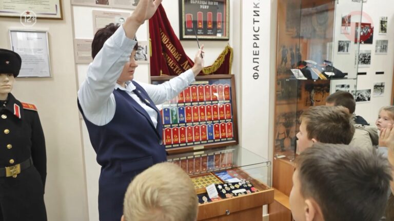 Школьники из Васильевки Михайловского района приехали к уссурийским суворовцам