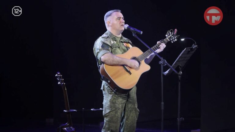 Патриотический концерт Романа Шаповалова прошел в Доме офицеров