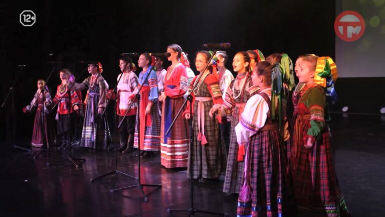 В доме культуры «Дружба» прошёл концерт ко «Дню матери»