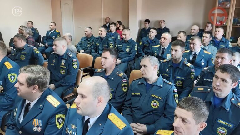 Профессиональный праздник «День спасателя» сегодня отмечают МЧС России