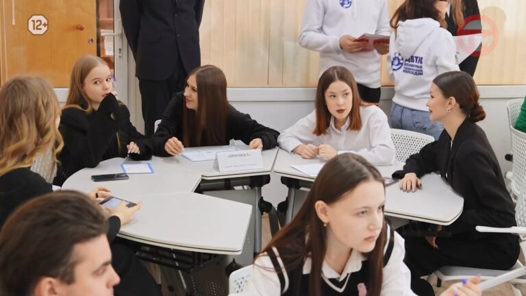 В битве интеллектов встретились учащиеся высших и средних учебных заведений