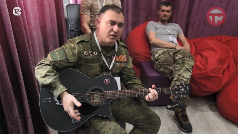 В большом проекте со своими песнями принял участие житель Уссурийска Роман Шаповалов