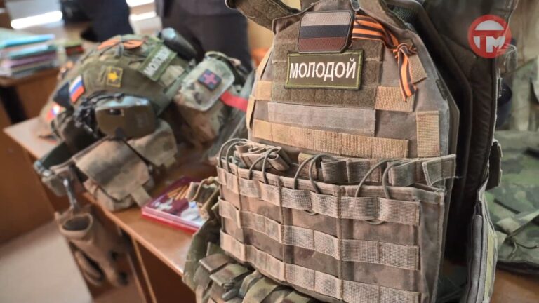 О современной экипировке и буднях бойца на СВО узнали школьники 29-й гимназии