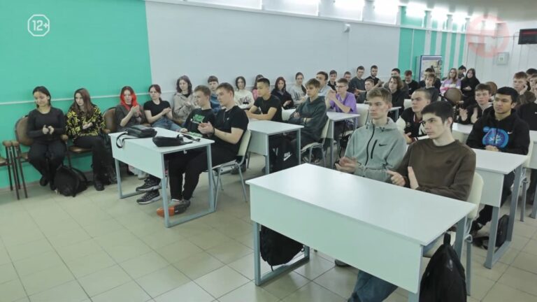 Участники СВО рассказали студентам о подвигах на поле боя