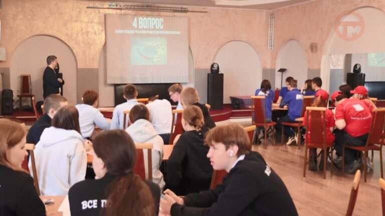 «Исторический квиз» о Великой Отечественной войне устроили для студентов Уссурийска
