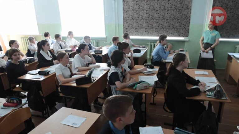 «Дороги, которые мы выбираем». Открытый урок с таким названием прошел в 14-й школе