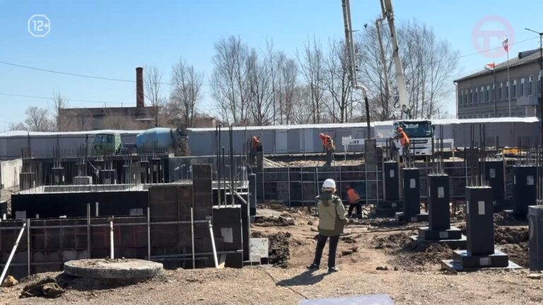 Фундамент будущей школы заливают в городке Воздвиженском