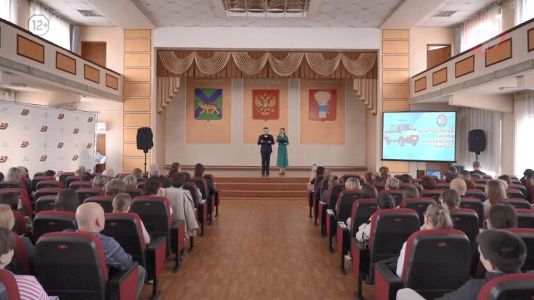 В администрации наградили сотрудников скорой помощи