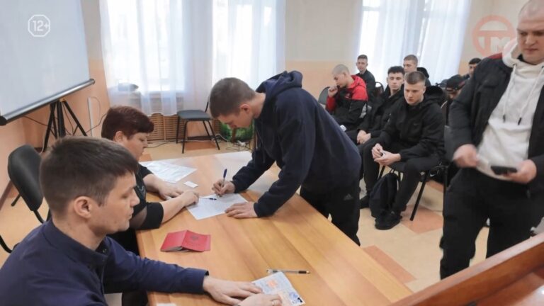 Первая партия новобранцев весеннего призыва отправилась на службу в армию