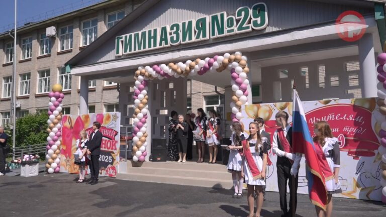 В добрый путь! Последний звонок услышали более тысячи школьников Уссурийска