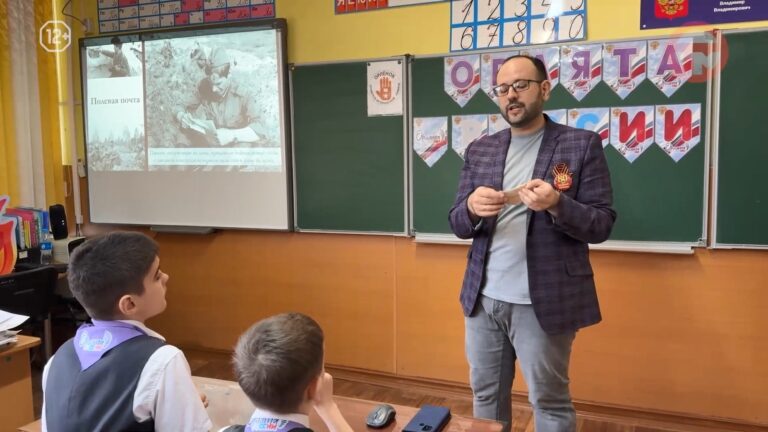 Семейной памятью и уникальным архивом писем поделился с детьми педагог из Уссурийска