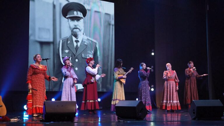 «Друзья мои, я с вами» — концерт с таким названием состоялся на сцене молодёжного центра «Горизонт»