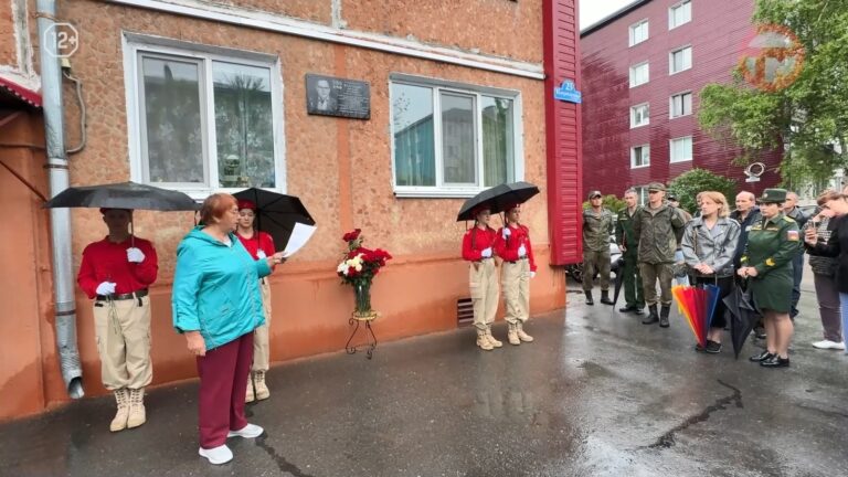 Мемориальную доску открыли герою Виталию Власенко, который погиб в зоне СВО